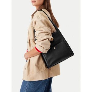 Torebka Beverly Hills Polo Club. Czarne torebki klasyczne Beverly Hills Polo Club, bez wzorów, bez dodatków. Za 199,99 zł.