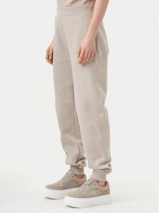 Calvin Klein Jeans Spodnie dresowe Raised J20J224841 Szary Relaxed Fit. Szare spodnie dresowe Calvin Klein Jeans, s, bez wzorów, z bawełny. Za 249,99 zł.