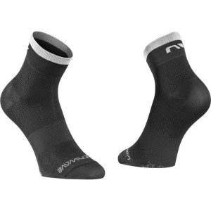 Skarpety rowerowe NORTHWAVE ORIGIN czarny/biały. Białe skarpetki Northwave, bez wzorów. Za 49,99 zł.