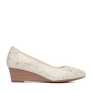 Czółenka Go Soft. Czółenka Go Soft, bez wzorów, bez obcasa, bez zapięcia. Za 199,99 zł.