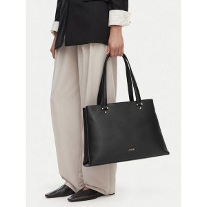 Torebka Lasocki. Czarne shopper bag Lasocki, bez wzorów, bez dodatków. Za 199,99 zł.