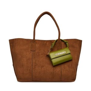 Torebka Steve Madden. Brązowe shopper bag Steve Madden, bez wzorów, bez dodatków. Za 599,99 zł.