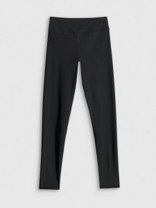 4F Legginsy do pływania damskie - czarne M. Czarne legginsy 4f, bez wzorów, z materiału, sportowe. Za 129,99 zł.