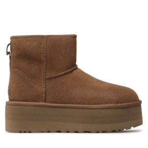 Śniegowce Ugg. Brązowe buty zimowe Ugg, bez obcasa, bez zapięcia. Za 849,99 zł.