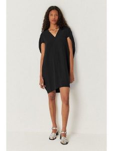 SKFK Sukienka "Leiun" w kolorze czarnym rozmiar: 34. Czarne sukienki SKFK, bez wzorów, bez kołnierzyka, bez ramiączek, mini. Za 274,99 zł.