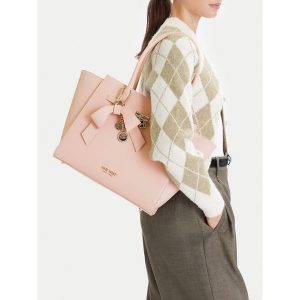 Torebka Nine West. Czerwone torebki klasyczne Nine West, bez wzorów, bez dodatków. Za 369,99 zł.