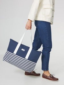 Torba Shopper Damska TBS Charlize. Niebieskie torby podróżne i sportowe Tbs, bez wzorów, z materiału, na ramię. Za 259,00 zł.
