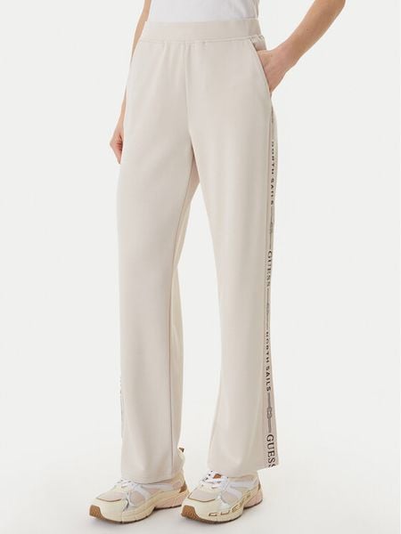 Guess Spodnie dresowe W6GB29 K3282 Beżowy Regular Fit. Brązowe spodnie dresowe Guess, s, z aplikacjami, z dresówki. Za 434,99 zł.