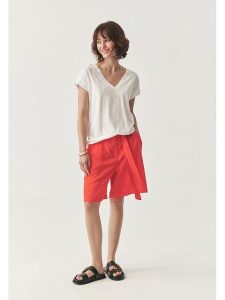 TATUUM Szorty w kolorze koralowym rozmiar: 42. Czerwone szorty Tatuum, bez wzorów, z tkaniny, z podwyższonym stanem. Za 128,55 zł.