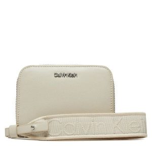 Portfel Calvin Klein. Brązowe portfele Calvin Klein, bez wzorów. Za 209,99 zł.