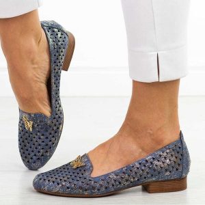 Niebieskie jeans ażurowe półbuty damskie M.Daszyński Sa222-3. Niebieskie półbuty M.Daszyński, na jesień, z aplikacjami, z jeansu, bez obcasa, na płaskiej podeszwie, bez zapięcia. Za 179,00 zł.