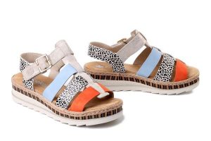 RIEKER V7904-90 multi, sandały damskie. Sandały Rieker, bez wzorów, bez obcasa, bez zapięcia. Za 349,90 zł.