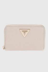GUESS Biały portfel damski Laurel. Białe portfele Guess, z aplikacjami, ze skóry ekologicznej. W wyprzedaży za 170,99 zł.