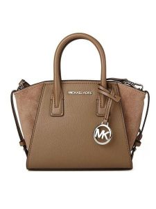 Michael Kors Skórzana torebka w kolorze jasnobrązowym - 24 x 16 x 11 cm rozmiar: onesize. Brązowe torebki klasyczne Michael Kors, bez wzorów, z materiału, przez ramię, bez dodatków. Za 569,68 zł.