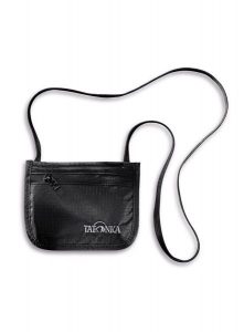 Saszetka Tatonka Skin ID Pocket. Czarne nerki i saszetki Tatonka, bez wzorów, z materiału. Za 47,99 zł.