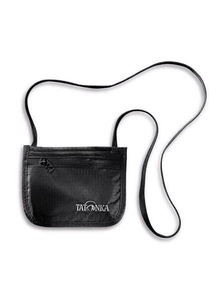 Saszetka Tatonka Skin ID Pocket. Czarne nerki i saszetki Tatonka, bez wzorów, z materiału. Za 47,99 zł.