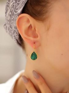 Pierres delicates Pozłacane kolczyki z malachitami rozmiar: onesize. Zielone kolczyki Pierres delicates, z malachitem, pozłacane. Za 39,99 zł.