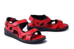 ARTIKER RELAKS 52C0295 czerwony, sandały damskie. Czerwone sandały Artiker Relaks, bez wzorów, ze skóry, bez obcasa, bez zapięcia. Za 167,92 zł.
