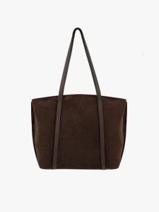 Ciemnobrązowa pojemna shopperka damska. Brązowe shopper bag Brawo sp. z o.o., bez wzorów, na ramię, duże, bez dodatków. Za 449,99 zł.