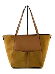 Marlon Skórzany shopper bag "Viki" w kolorze karmelowym - 46 x 33 x 9,5 cm rozmiar: onesize. Brązowe shopper bag Marlon, bez wzorów, z materiału, na ramię, bez dodatków. Za 314,75 zł.