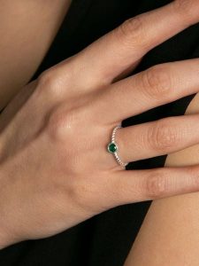 Lodie Silver Srebrny pierścionek z cyrkonią rozmiar: onesize. Szare pierścionki Lodie Silver, z cyrkonią, srebrne. Za 48,45 zł.