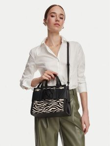 Armani Exchange Torebka XW000392 AF26445 MC149 Czarny. Czarne torebki klasyczne Armani Exchange, bez wzorów, ze skóry, bez dodatków. Za 656,99 zł.
