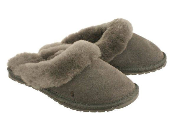 EMU AUSTRALIA W10015 JOLIE charcoal, kapcie/klapki damskie. Szare kapcie EMU Australia, bez wzorów, ze skóry. Za 279,92 zł.