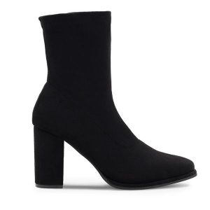 Botki Jenny Fairy. Czarne botki Jenny Fairy, bez wzorów, bez obcasa, na słupku, bez zapięcia. Za 149,99 zł.