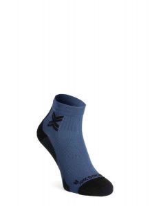 Skarpety do biegania X-Socks Run Discover Ankle. Niebieskie skarpetki X-Socks, bez wzorów, z elastanu. Za 82,49 zł.