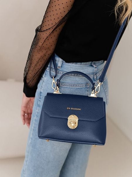 Lia Biassoni Skórzana torebka "Calopinace" w kolorze granatowym - 23 x 16 x 12 cm rozmiar: onesize. Niebieskie torebki klasyczne Lia Biassoni, bez wzorów, z materiału, przez ramię, bez dodatków. Za 287,84 zł.