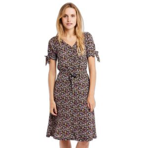 Sukienka damska Protest Prtbanda. Czarne sukienki Protest, bez wzorów, eleganckie, bez kołnierzyka, bez ramiączek, sportowe. W wyprzedaży za 262,75 zł.