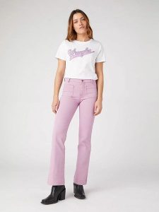 Wrangler Dżinsy - Flaire fit - w kolorze jasnoróżowym rozmiar: W26/L32. Różowe jeansy Wrangler, z aplikacjami. Za 118,84 zł.