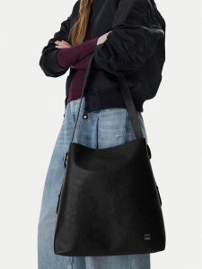 G-Star Raw Torebka C-LDA8441 Czarny. Czarne torebki klasyczne G-Star Raw, bez wzorów, z materiału, bez dodatków. Za 229,99 zł.