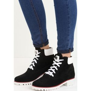 Czarne Traperki Sarlota. Buty zimowe marki Born2be. Za 79,99 zł.