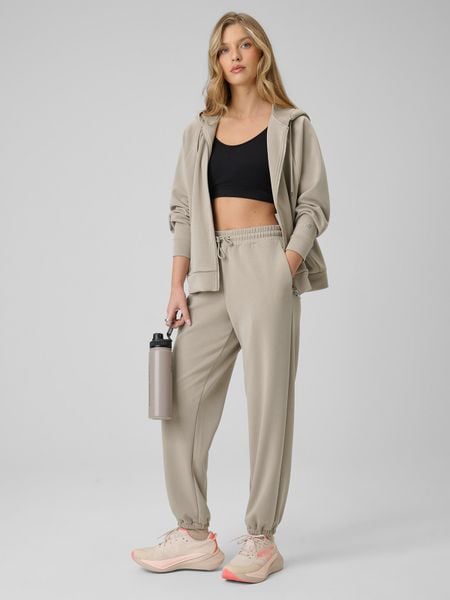 4F Spodnie z szerokimi nogawkami z modalem damskie - beżowe S. Brązowe spodnie dresowe 4f, s, bez wzorów, z dresówki. Za 189,99 zł.