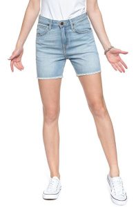 DAMSKIE SPODENKI LEE BOYFRIEND SHORT L37NLJIR 112108087. Niebieskie szorty Lee, bez wzorów, z jeansu. W wyprzedaży za 99,99 zł.