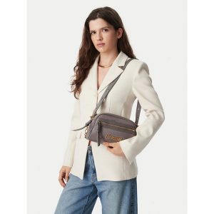 Torebka LOVE MOSCHINO. Niebieskie torebki klasyczne LOVE MOSCHINO, bez wzorów, bez dodatków. Za 674,99 zł.