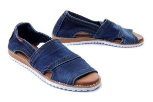 ARTIKER RELAKS 40C290 jeans, sandały damskie. Niebieskie sandały Artiker Relaks, bez wzorów, z jeansu, bez obcasa, bez zapięcia. Za 195,92 zł.