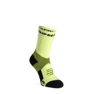 Skarpety do biegania Compressport Ultra Trail Socks v2.0. Zielone skarpetki Compressport, bez wzorów. Za 96,99 zł.