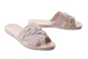 ZAXY JJ285202 DESLUMBRE SLIDE AD off white, klapki damskie. Białe klapki Zaxy, bez wzorów, bez obcasa. Za 62,45 zł.