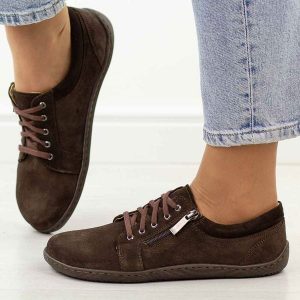 Brązowe zamszowe skórzane Polskie półbuty damskie barefoot Gregors 1153. Brązowe półbuty Gregors, na jesień, bez wzorów, z jeansu, bez obcasa, na płaskiej podeszwie, bez zapięcia. Za 379,00 zł.