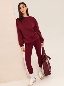 Bawełniane legginsy w prążek - bordowy. Czerwone legginsy Sinsay, bez wzorów, z bawełny. Za 29,99 zł.