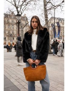 Maison héritage PARIS Skórzany shopper bag "Saumur Suede" w kolorze jasnobrązowym - 41 x 33 x 13 cm rozmiar: onesize. Brązowe shopper bag Maison héritage PARIS, bez wzorów, z materiału, przez ramię, bez dodatków. Za 404,99 zł.