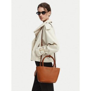 Torebka Tommy Hilfiger. Brązowe torebki klasyczne TOMMY HILFIGER, bez wzorów, bez dodatków. Za 601,99 zł.