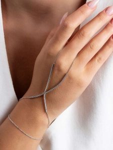 Lodie Silver Bransoletka z cyrkoniami rozmiar: onesize. Szare bransoletki Lodie Silver, z cyrkonią, metalowe. Za 73,95 zł.