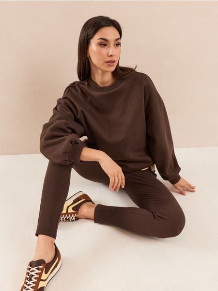 Bawełniane legginsy w prążek - brązowy. Brązowe legginsy Sinsay, bez wzorów, z bawełny. Za 29,99 zł.