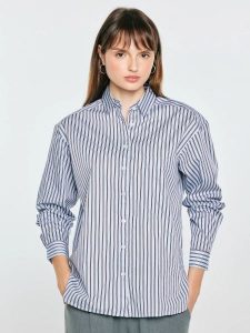 Koszula damska w kontrastowe paski niebieska tinisa 400. Niebieskie koszule Big Star, l, bez wzorów, z bawełny, bez kołnierzyka, bez ramiączek. Za 229,99 zł.