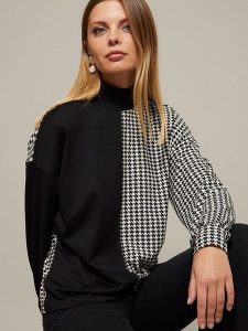Cool and sexy Sweter w kolorze czarno-białym rozmiar: M. Białe swetry oversize Cool and sexy, m, bez wzorów, bez ramiączek. Za 74,63 zł.