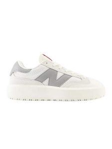 New Balance Skórzane sneakersy "CT302" w kolorze białym rozmiar: 42,5. Białe trampki New Balance, bez wzorów, z materiału, bez zapięcia. Za 386,53 zł.