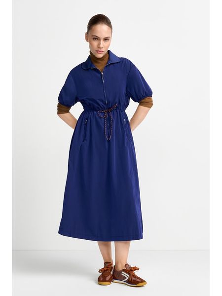 Rich & Royal Sukienka w kolorze granatowym rozmiar: 40. Niebieskie sukienki Rich & Royal, bez wzorów, bez kołnierzyka, bez ramiączek, midi. Za 314,95 zł.